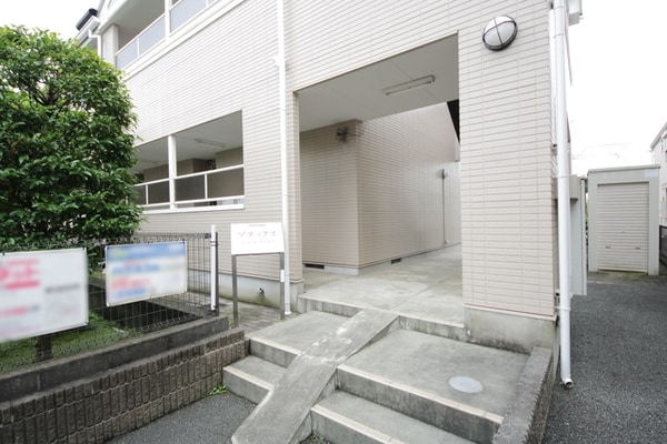 エントランス(★見学希望等はタウンハウジング中央林間店までお気軽に♪★)