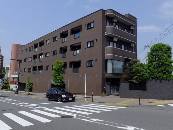 外観(★4階建ての鉄筋コンクリート造のマンションです★)