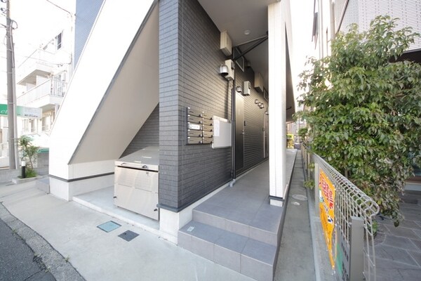 エントランス(★見学希望等はタウンハウジング中央林間店までお気軽に♪★)