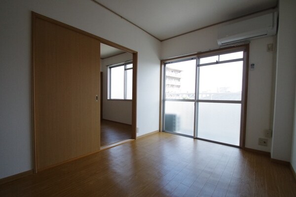 寝室(★人気のフローリングのお部屋です★)