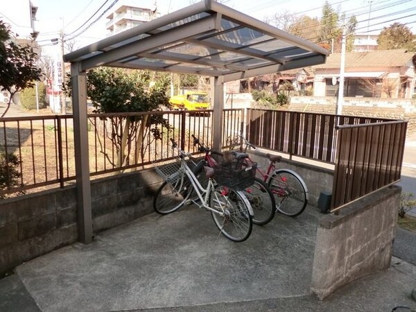 エントランス(★　屋根付き駐輪場あり　★)