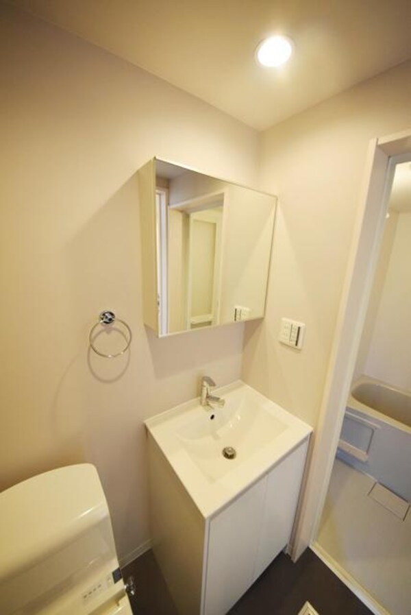 洗面(★　独立洗面台付で朝支度楽々)