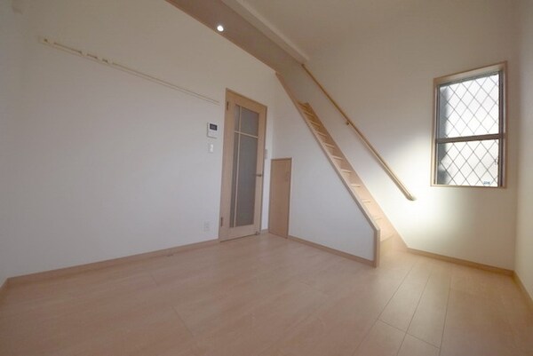 リビング・居室(★固定式階段でロフトをお部屋感覚で使えます★)