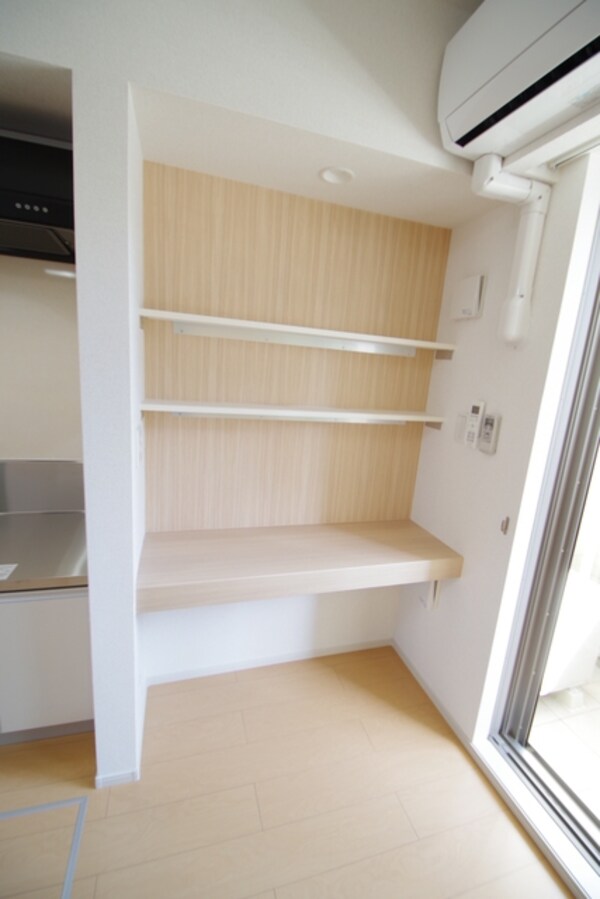 設備(★備え付けのPCデスク★)