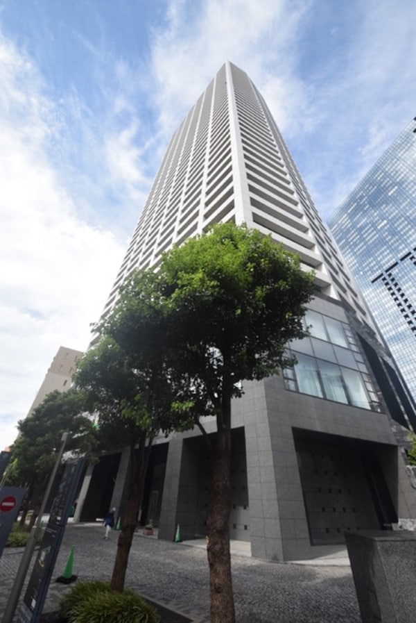 外観(４４階建ての高層マンションです)