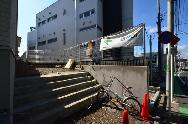 エントランス(★お部屋探しはタウンハウジング千歳烏山店へ★)