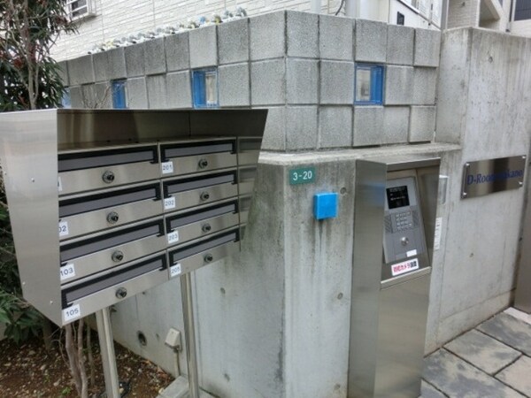 共有部分(オートロック完備)