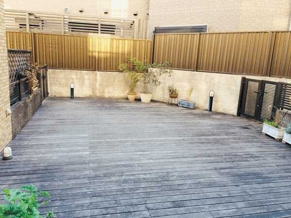 設備(★ウッドデッキ仕様の専用テラス★)