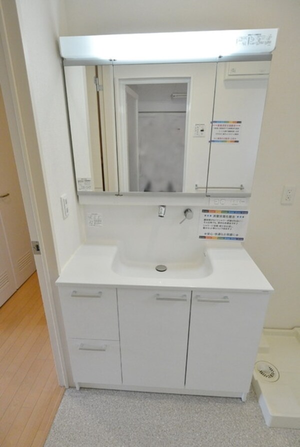 洗面(★忙しい朝の支度に便利な独立洗面台付です★)
