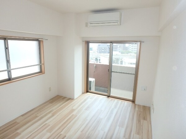 リビング・居室(※別号室のお写真です)