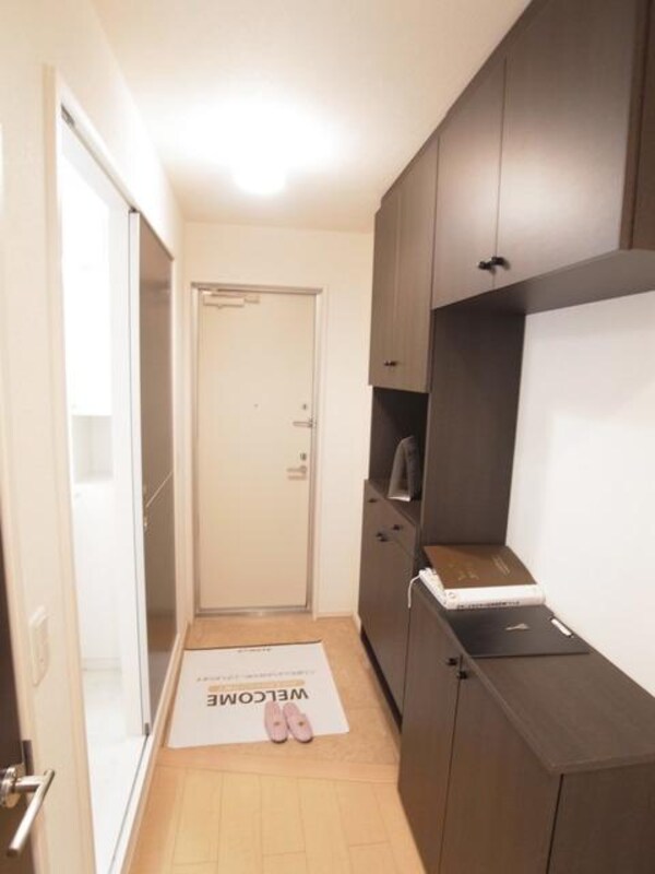 玄関(★玄関付近にもたっぷり収納スペース★)