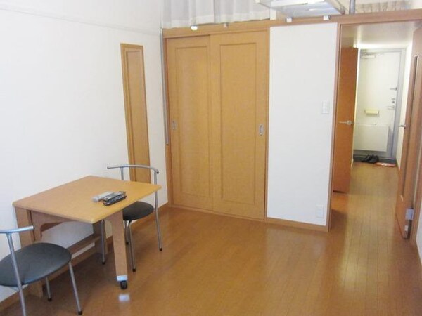 寝室(☆折りたたみ可能な机・椅子もあります☆)