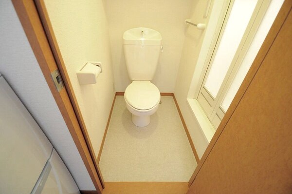 トイレ(仕様・設備は原状と異なる場合有。現状優先)