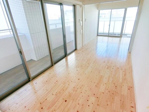 リビング・居室(☆ほぼ窓なので日当たりは◎☆)