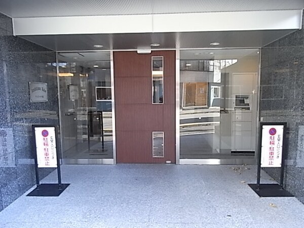 エントランス(★オートロック・防犯カメラ・宅配ＢＯＸ完備★)