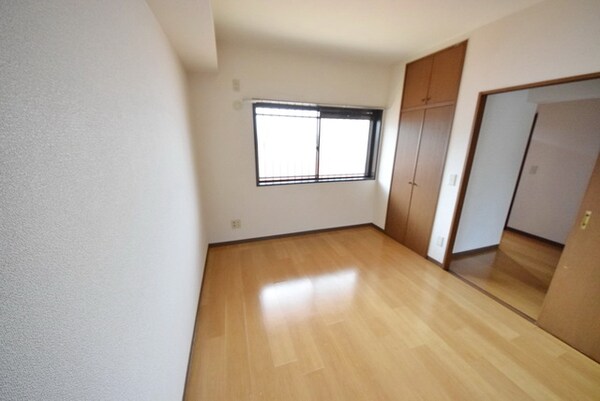 その他室内・内装(窓が各お部屋についてます♪)