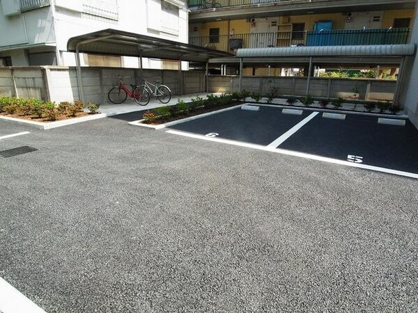 駐車場(♪敷地内駐車場♪)