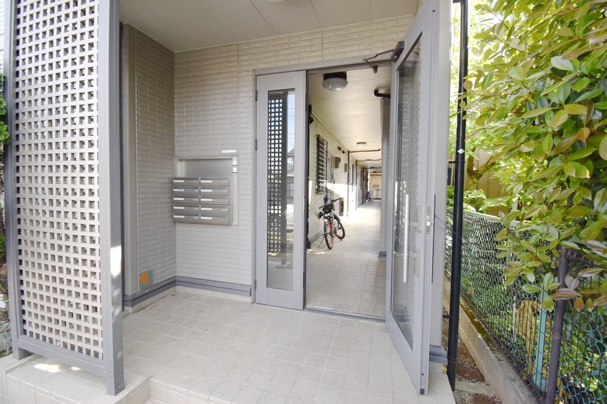 物件内観写真11　(エントランス)