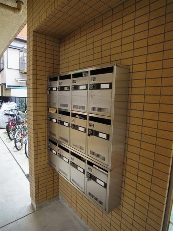 エントランス(♪集合ポスト♪)