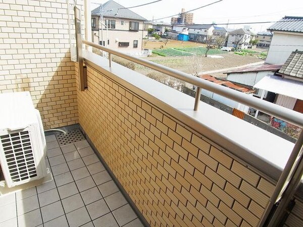 バルコニー(♪お布団が難なく干せる大きなバルコニー！♪)