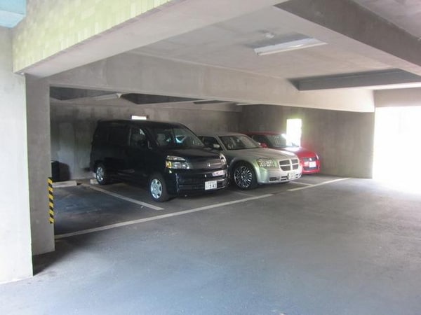 駐車場(☆敷地内の駐車場スペースはこんな感じです☆)