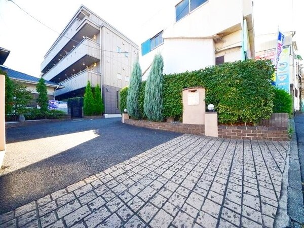 エントランス(★★敷地内ゴミ置き場あり★★)
