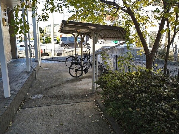 共有部分(駐輪場　原付＆自転車のみ駐輪可能)