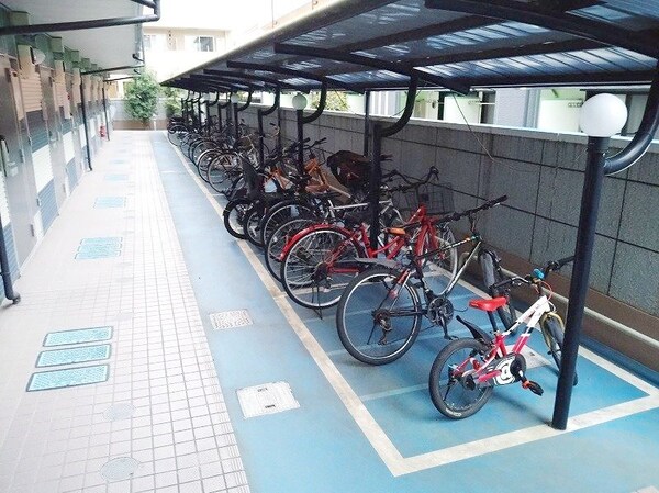 共有部分(駐輪場　原付＆自転車のみ駐輪可能)