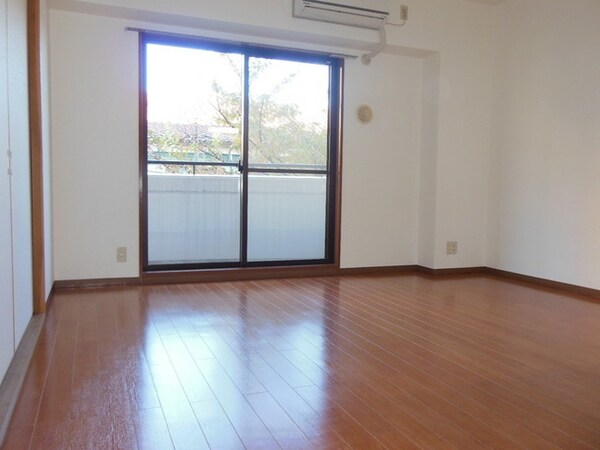 寝室(同シリーズ)