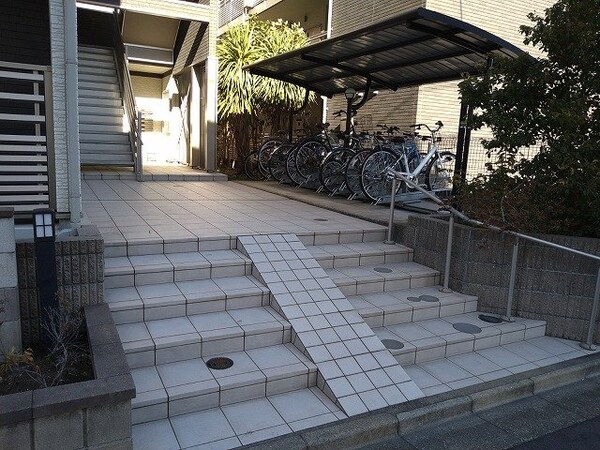 共有部分(駐輪場　原付＆自転車のみ駐輪可能)