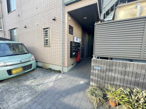 エントランス(駐車場)