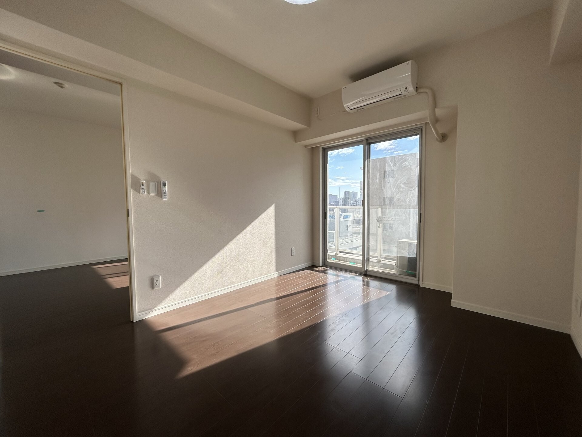 物件内観写真2　(リビング/居室)