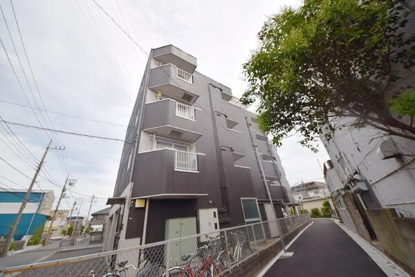 外観(駅徒歩9分の閑静な住宅街にあるマンションです)