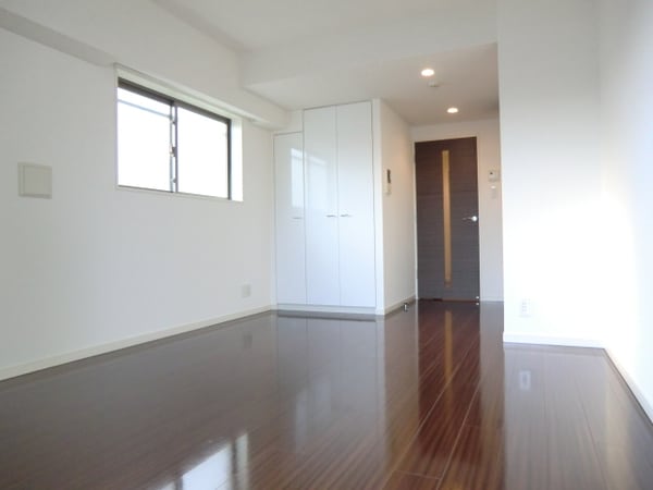 リビング・居室(★落ち着いたトーンのフローリング仕上げ★)