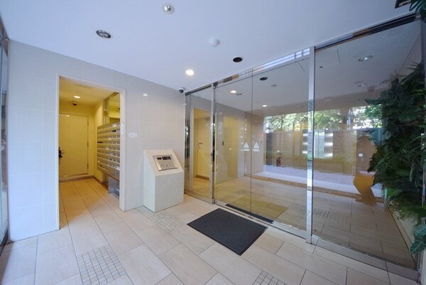 エントランス(オートロック完備)