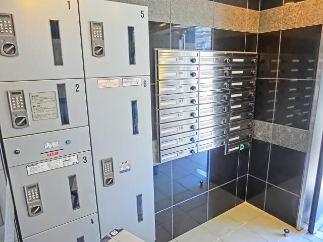 物件内観写真6　(便利な宅配ボックス　集合ＰＯＳＴ完備)