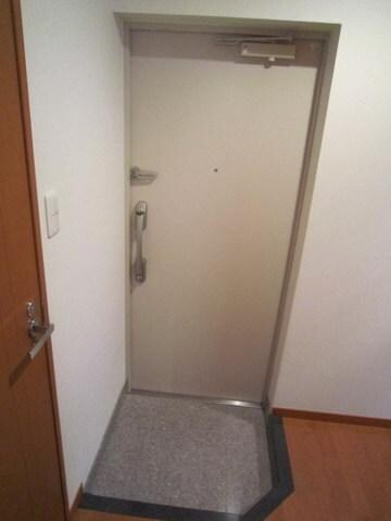 物件内観写真5　(玄関)