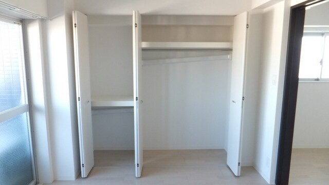 物件内観写真8　(たっぷりサイズの収納)
