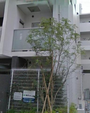 物件内観写真15　(エントランス植栽前)