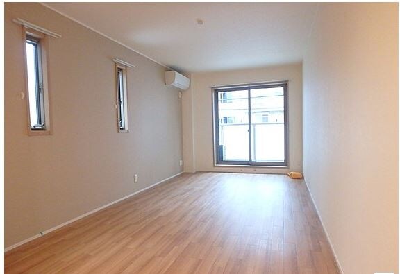 物件内観写真2　(リビング/居室)