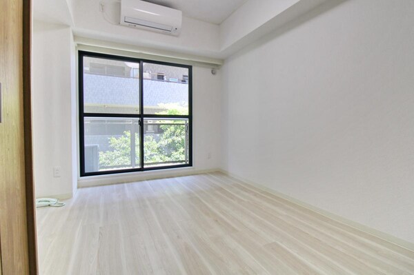 寝室(同シリーズ)