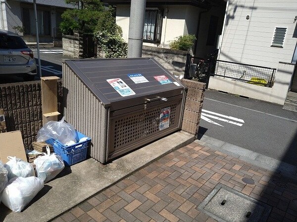 設備(ダストボックス)