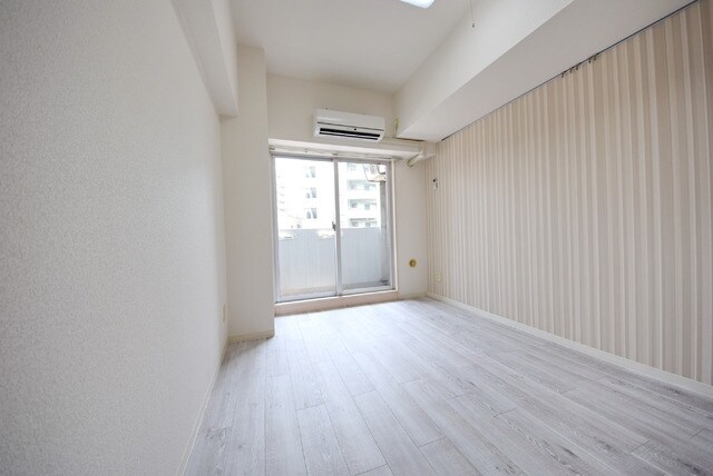 物件内観写真2　(★白いフローリングのお部屋★)