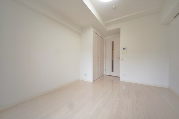 寝室(同建物反転タイプ)