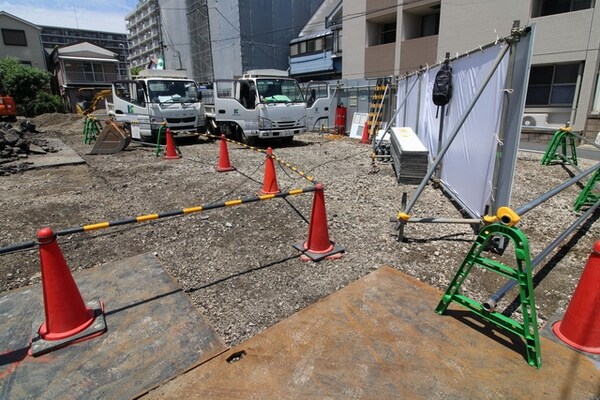 エントランス(駐車場)