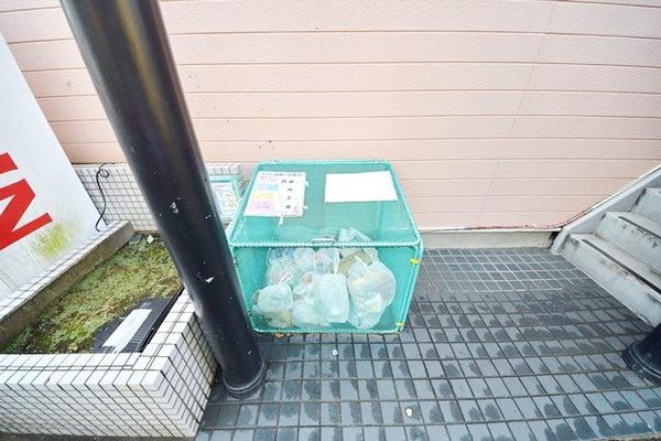 共有部分(★敷地内ごみ置き場です★)