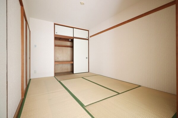 寝室(同シリーズ)