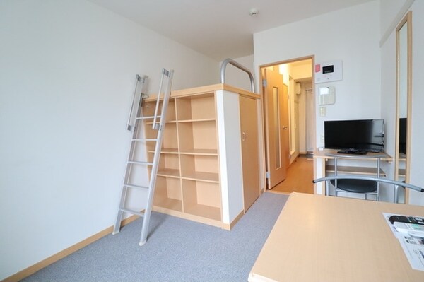 寝室(同シリーズ)