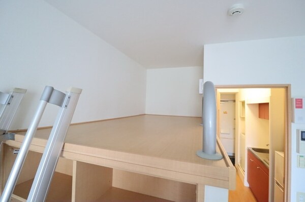 寝室(同シリーズ)