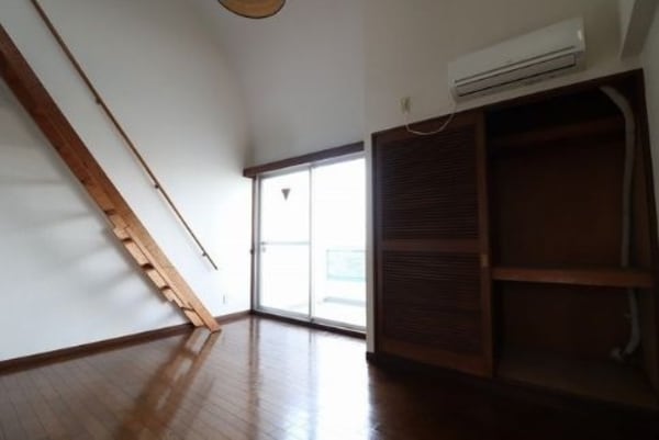 寝室(同シリーズ)